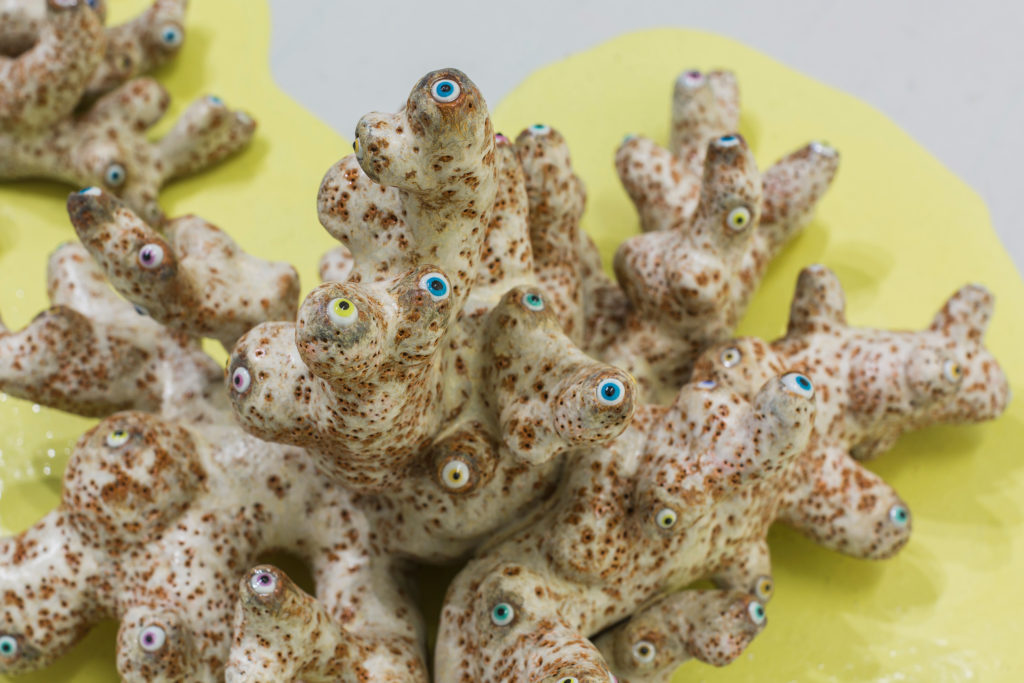 Exodus, higt temperature ceramics, resin, acrylics, 2018 - fotografia di Luca Tavera, Francesco Pacelli, courtesy of the artist