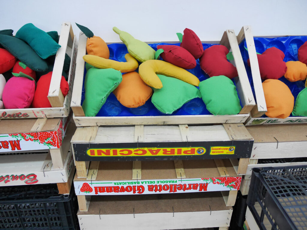 Frutta e Verdura - tela antimacchia legno, imbottitura di poliestere, filo di cotone - installation views at Associazione Barriera - 2019 - Federico Caputo - courtesy of the artist