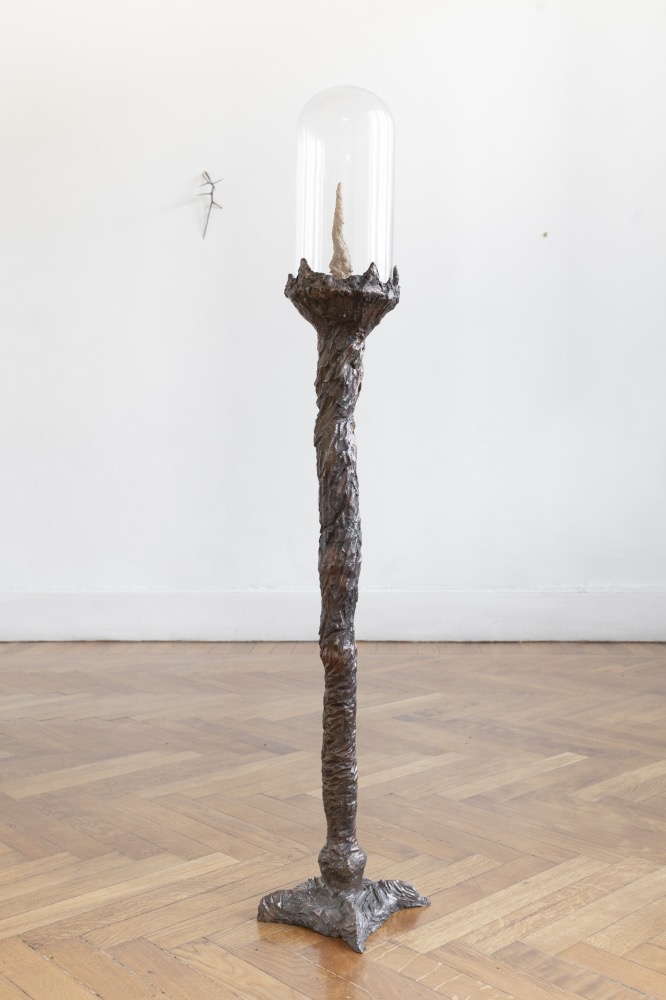 La materia non è mai al suo posto, 2019, bronzo e frammenti naturali - Matilde Sambo - courtesy of the artist and aA29 Project Room