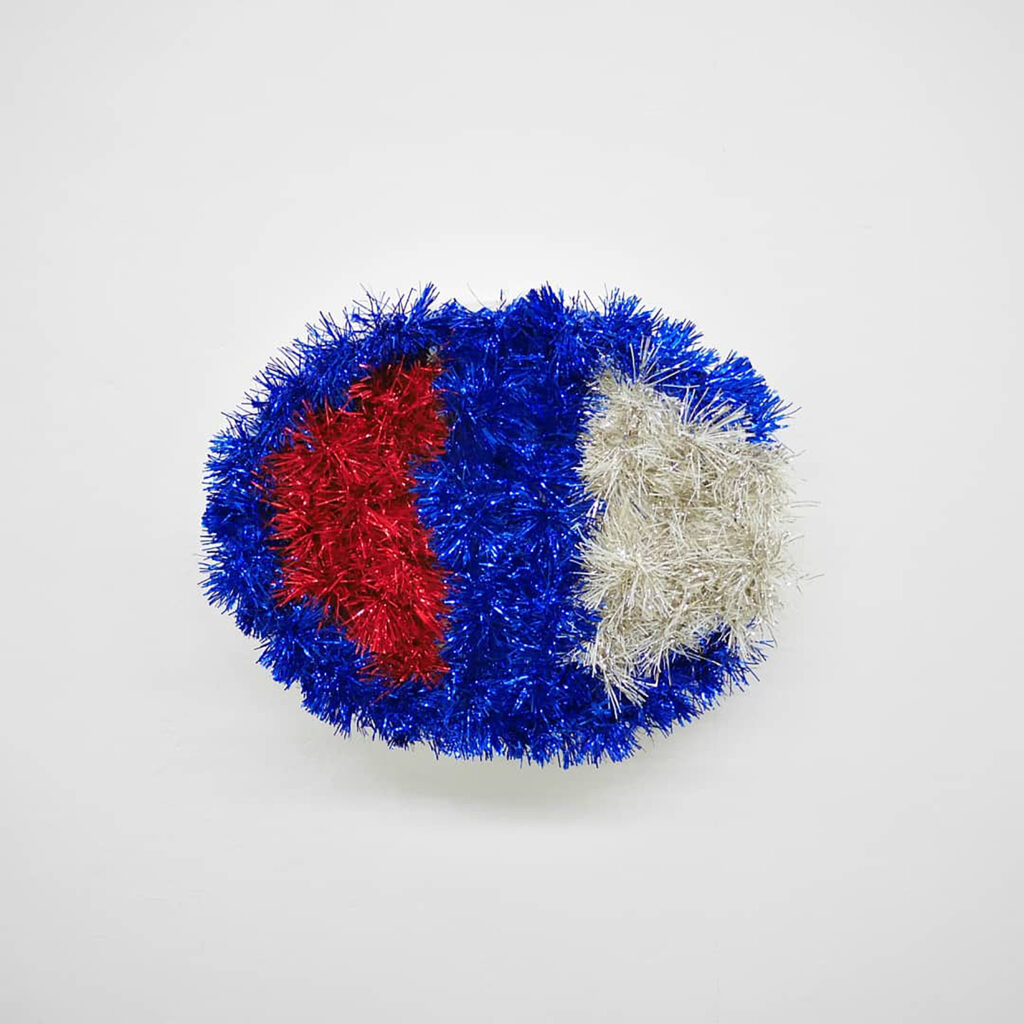 champions glitter logo - ghirlande natalizie colorate - Federico Caputo - courtesy of the artist
