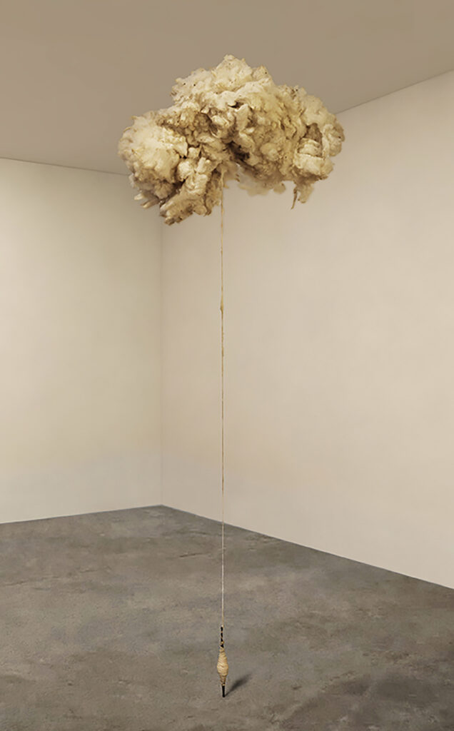 Pensum, 2018, lana, fuso di legno, misure variabili - Lucia Bonomo - courtesy of the artist