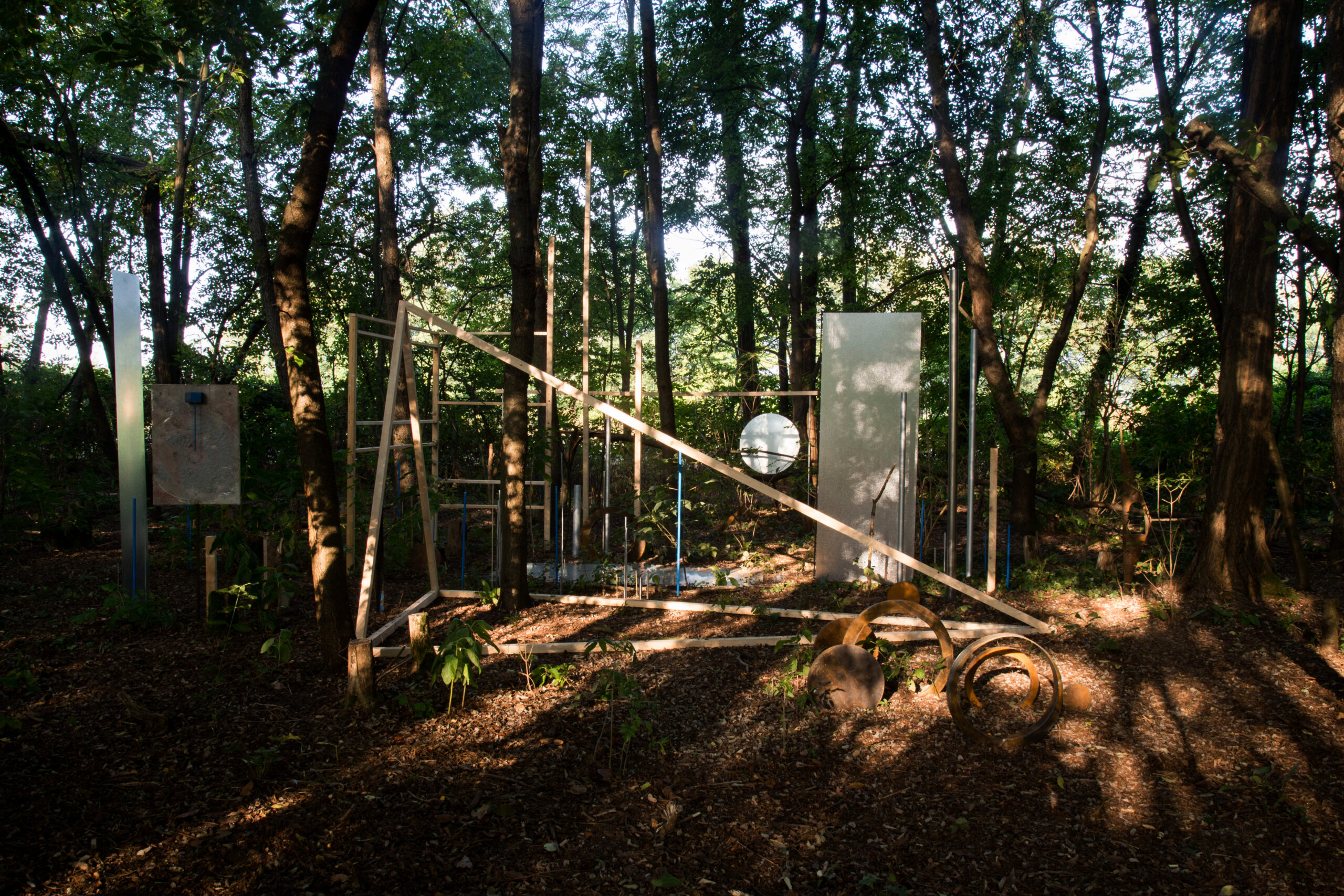 Fuochi di mezza estate, 2019-2020, Installazione 2 - 600x800x280h cm - Camilla Alberti - courtesy of the artist
